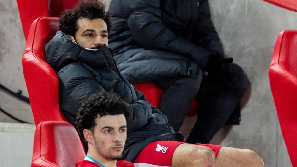 غرفة ملابس ليفربول تسخر من محمد صلاح بعد تغريدة وكيل أعماله "الشهيرة"