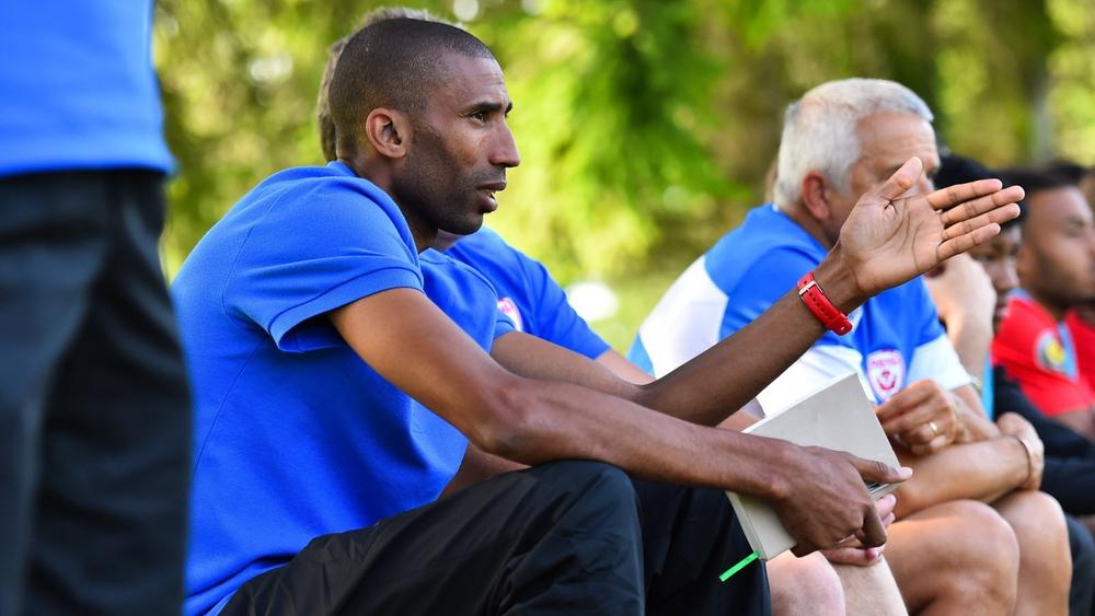 بين فِئة اعتبرتهُ "خائنا" وأُخرى ضمّته للائحة "ناكري الجميل".. مُتابعون يتعاطفون مع وادو قائلين: " كفاكُم قسوَةً وتملقاً عبد السلام لم يمس بالمقدّسات!"