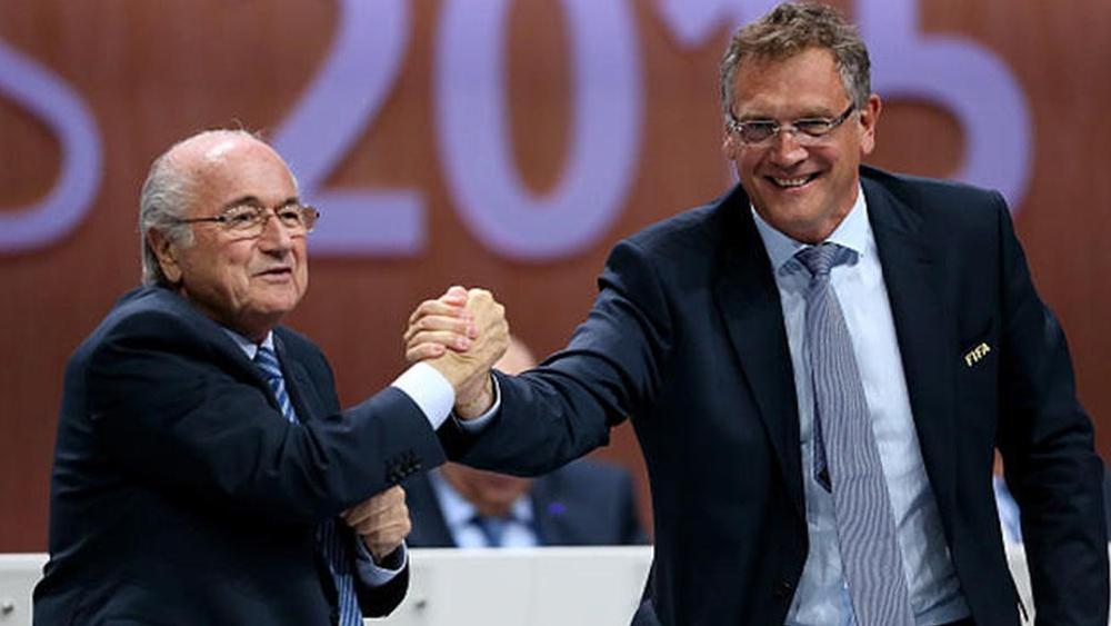 "الفيفا" يقرر فرض عقوبة "إضافية" على بلاتر وفالكه بمنعهما من مزاولة أي نشاط كروي لمدة سبعة أعوام