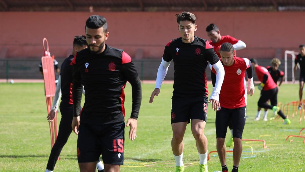 بحضور شراشم وكركاش.. الوداد يخوض تداريبه بمركب "كهرماء" وسكومة "يتحجج" بالإصابة لتبرير عدم مشاركته في الحصة التدريبية