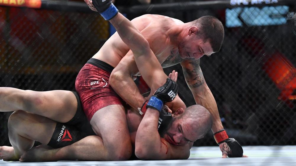 خصم زعيتر: "سمعت الحكم يقول له قاوم وقاتل.. عندما شاهدت الدم ورأيت عينيه أدركت أنه استسلم"