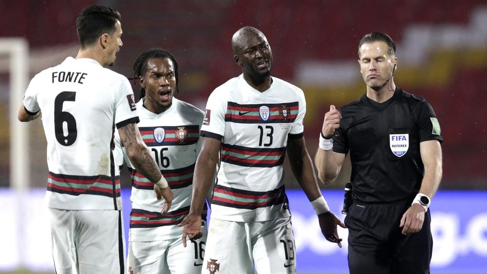 حكم مباراة صربيا-البرتغال يعترف بخطئه: "لقد قدمت اعتذاري للمنتخب البرتغالي"