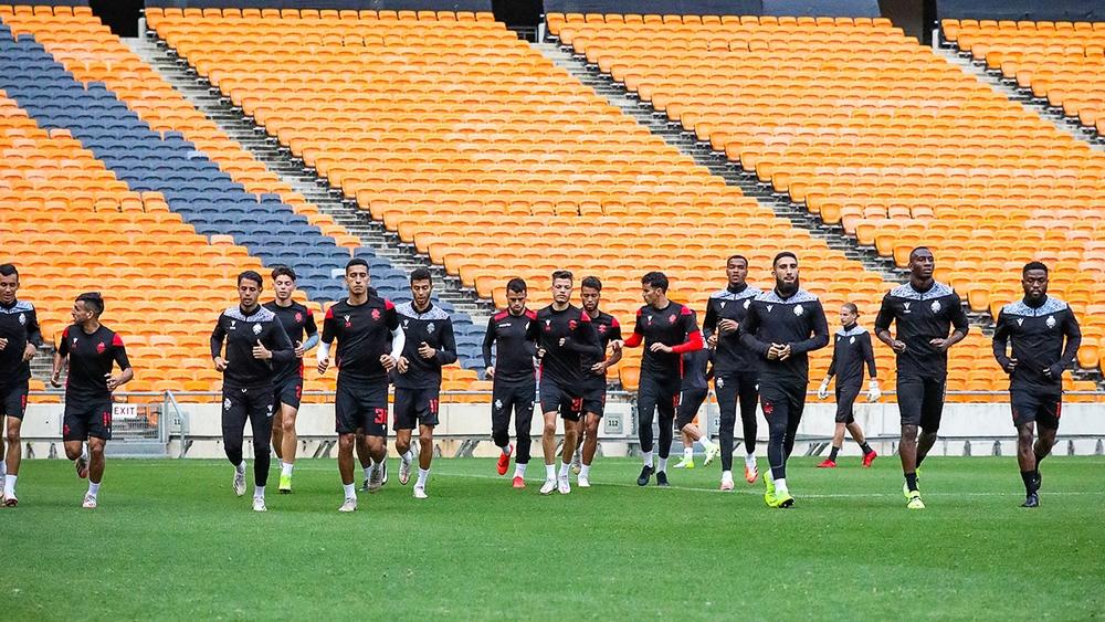 الوداد يختتم استعداداته لمنازلة كايزر شيفس بحصة تدريبية بملعب "سوكر سيتي"