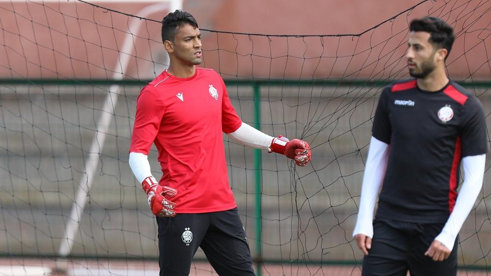 حصة تدريبية صباحية في "بن جلون" للغائبين عن رحلة الوداد بجوهانسبورغ