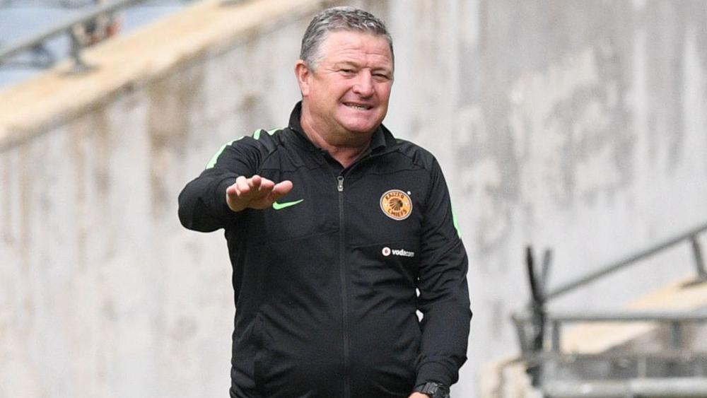 مدرب كايزر شيفس يبدي إعجابه بالطريقة التي فاز بها فريقه على الوداد رغم إكمالهم للمباراة بـ9 لاعبين