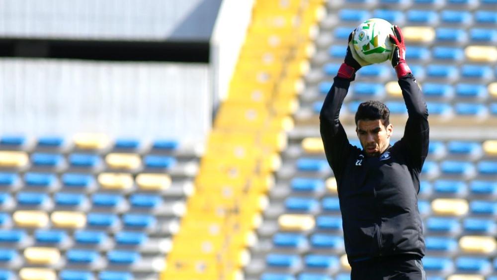 قبل انتهاء المباراة.. الصحافة المصرية تصف خطأ إكرامي أمام الرجاء بـ"الكارثي"