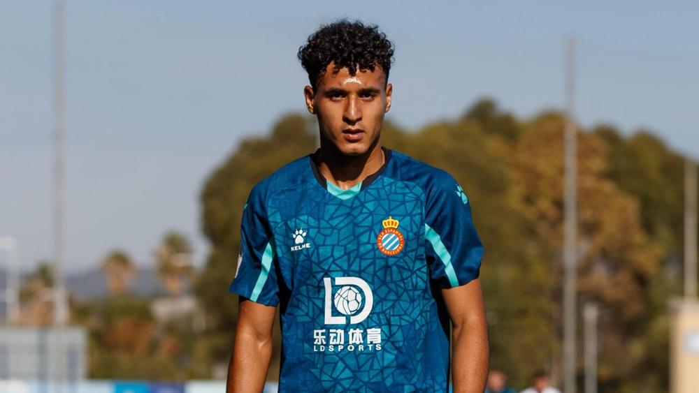 المغربي الشاب عمر الهيلالي (17 سنة) يخوض مباراته الأولى مع فريق إسبانيول "الأول"