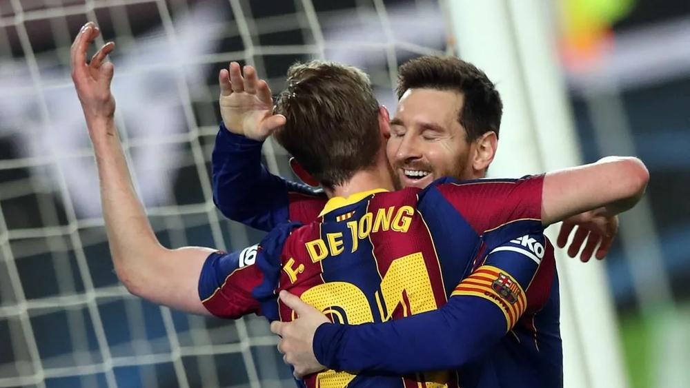 ميسي ودي يونغ مطالبان بـ"الهدوء" أمام بلد الوليد لتفادي الغياب أمام ريال مدريد