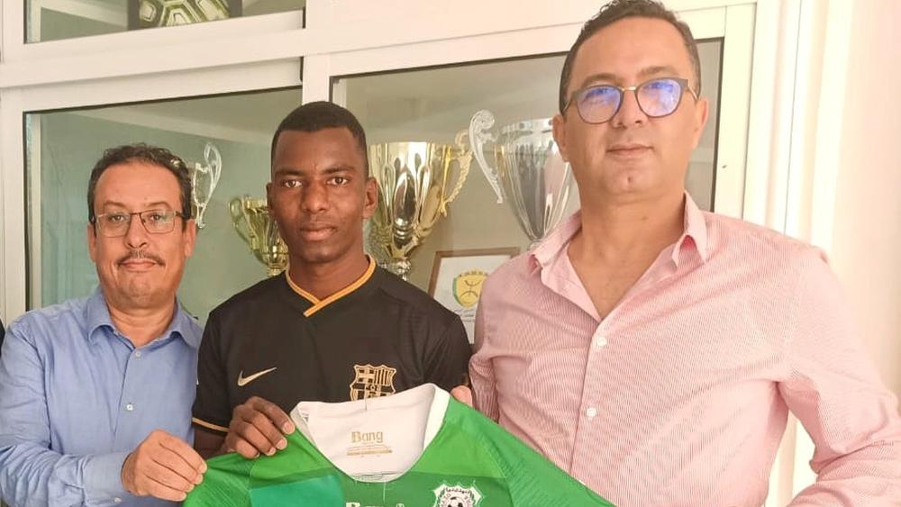 أولمبيك الدشيرة يعلن عن توقيعه عقدا احترافيا مع هداف فئة الأمل عاطف منتصر لخمسة مواسم