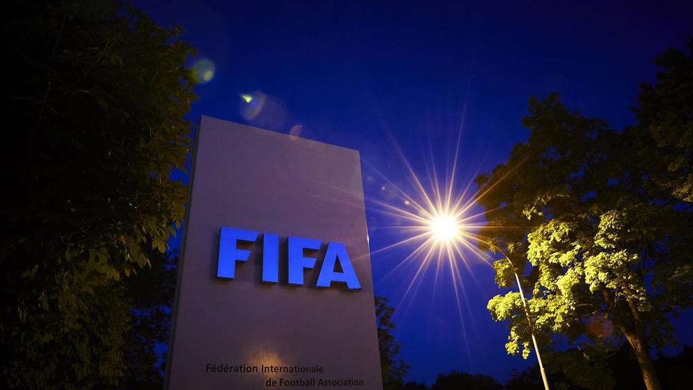 "فيفا" يعلن تعليق اتحادي التشاد وباكستان