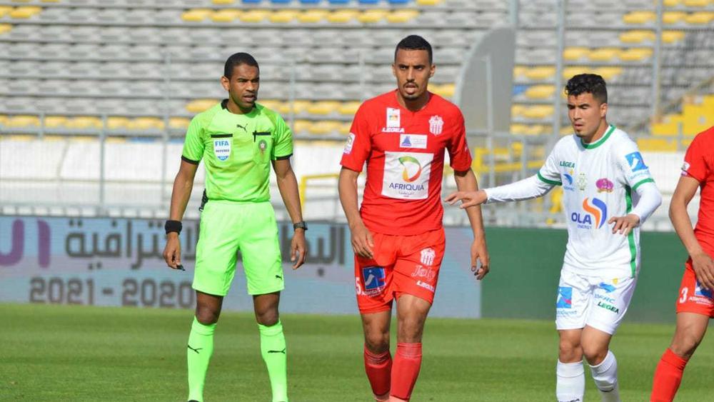 حسنية أكادير تُحقق فوزا "خارج القواعد" على حساب الرجاء الرياضي