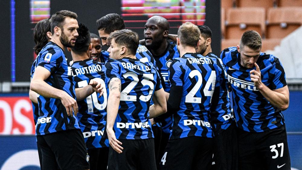 الإنتر يهزم ساسولو و"يغرِّد" بعيدا في صدارة "السيري آ" بفارق 11 نقطة عن ميلان