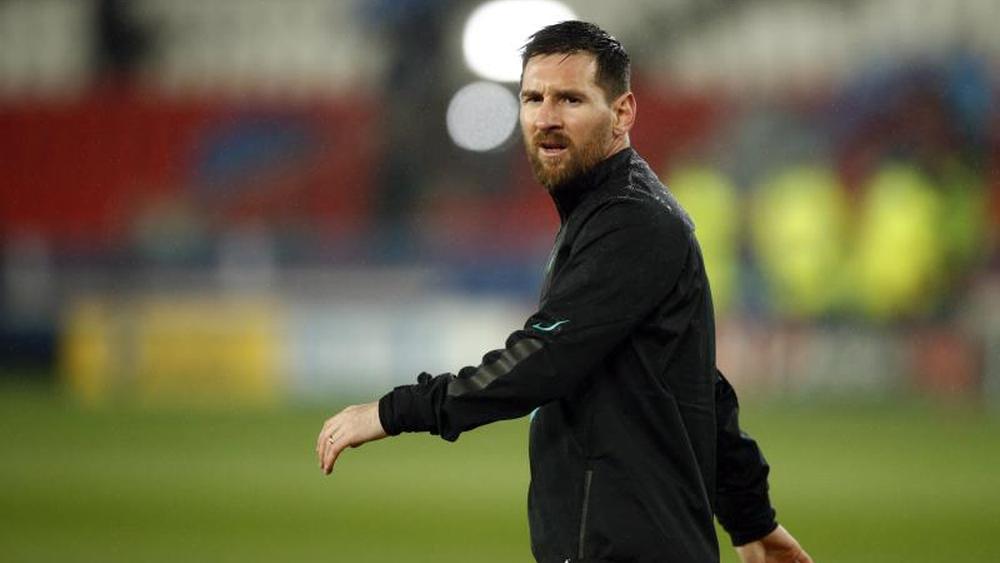 شوستر: "لا أرى ميسي في فريق آخر غير برشلونة وأتمنى فوز أتلتيكو مدريد بالليغا"