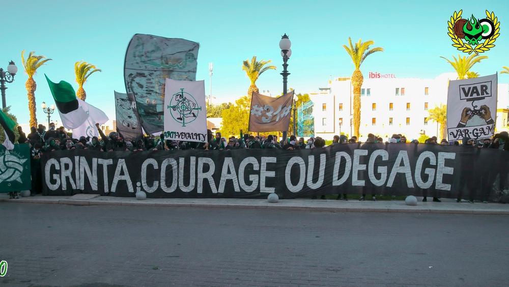 أولترا "بريغاد وجدة": "هوار يجب أن يتحمل مسؤوليته بعد فشله ونتمنى أن يغادر الفريق لأنه لم يتعلم من الأخطاء"