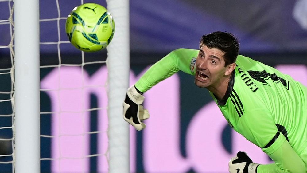 كورتوا: "فزنا بمواجهتي الكلاسيكو في الليغا وفريقنا يعرف كيف يكافح"