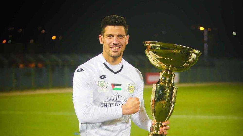 تامر صيام لاعب شباب الخليل الفلسطيني لـ"البطولة": "مساندتنا من طرف نادٍ معروف قاريا وعربيا بقيمة الوداد مبعث فخرٍ واعتزازٍ"