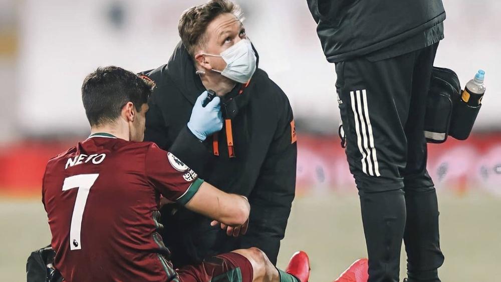 وولفرهامبتون يعلن عن انتهاء موسم لاعبه البرتغالي نيتو