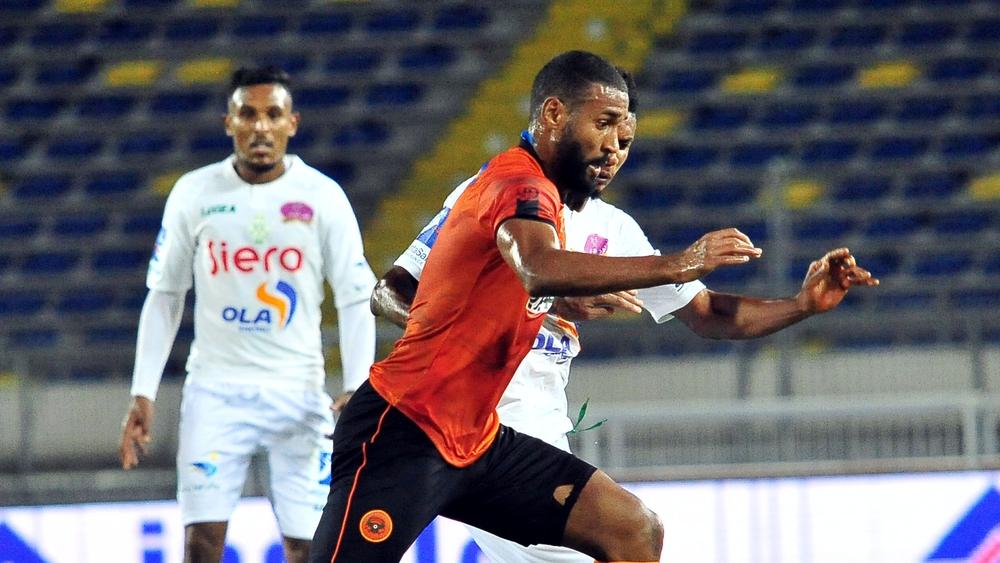 كراء "الطائرة الخاصة" يكلف الجامعة مبلغ 160 مليون سنتيم والرجاء ون.بركان يدفعان 10 ملايين لكل منهما