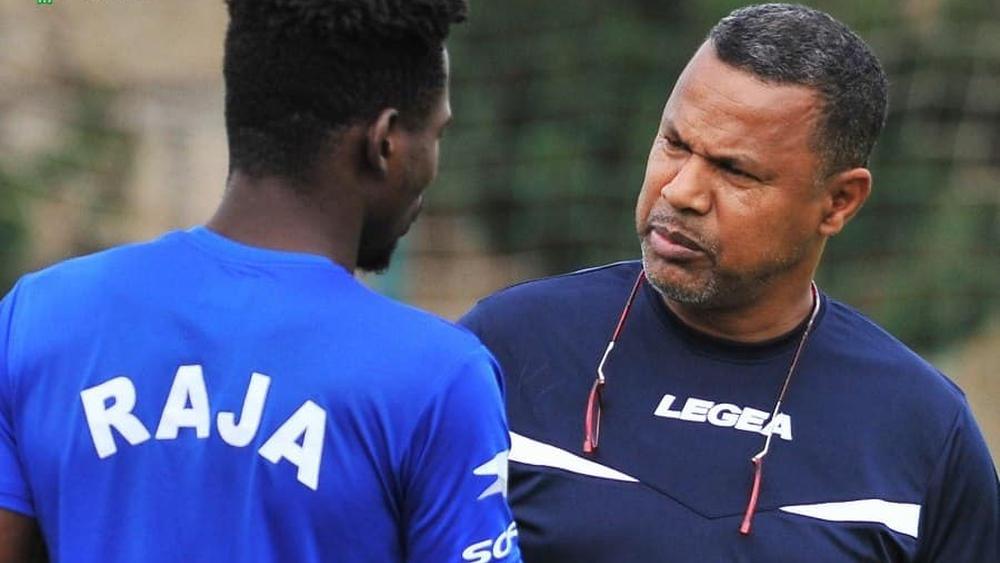 الشابي: "قلت للاعبي الرجاء أن أي لاعب سيتأخر عن الموعد المحدد سيجد الحافلة قد غادرت و البكاري هو من قام بالتغييرات أمام تطوان"