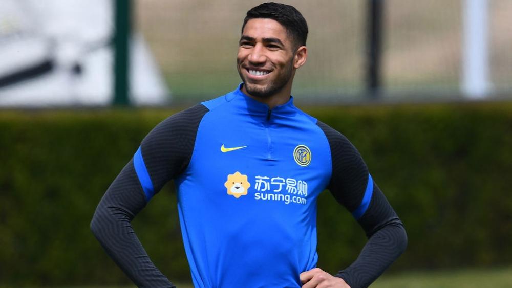 حكيمي يسجل حضوره كأساسي في قمة الإنتر ونابولي