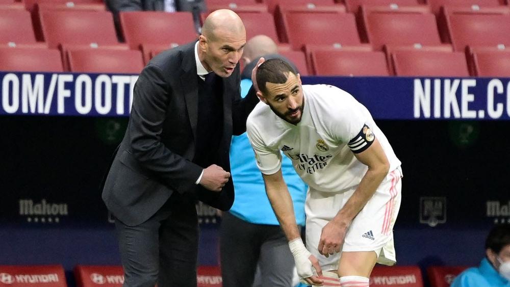 زيدان عن بنزيما: "نستمتع بما يفعله وأتمنى أن يستمتع ريال مدريد به لفترة أطول"