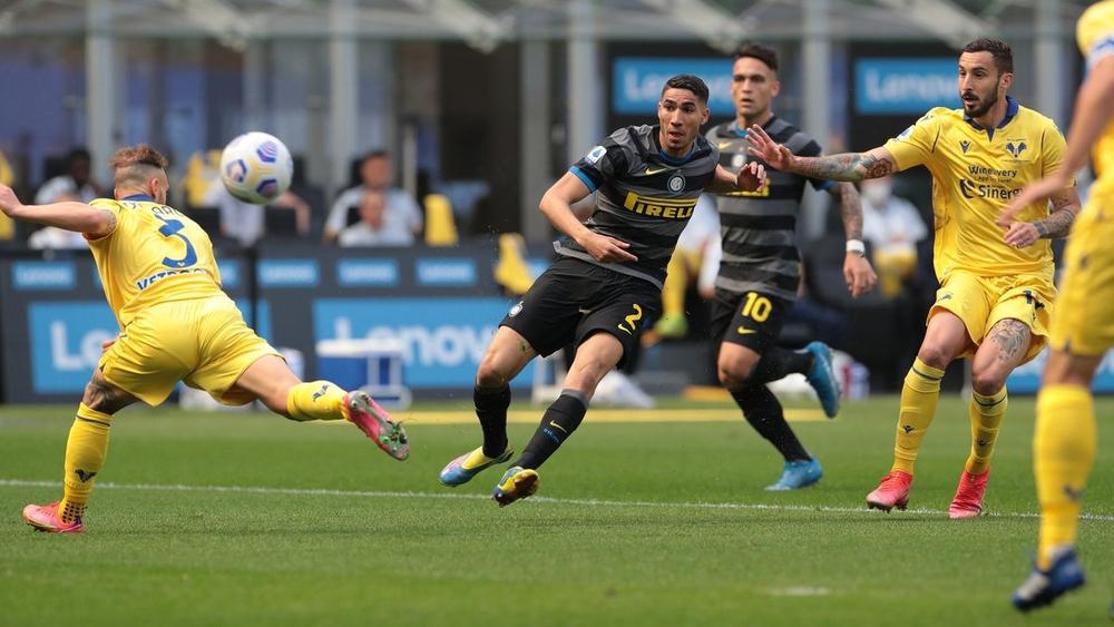 الإنتر يُحلّق في صدارة الـ"سيري آ" إثر فوزه على هيلاس فيرونا بهدفٍ من صناعة حكيمي والقائم يحرم المغربي من تسجيل ركلة حرة