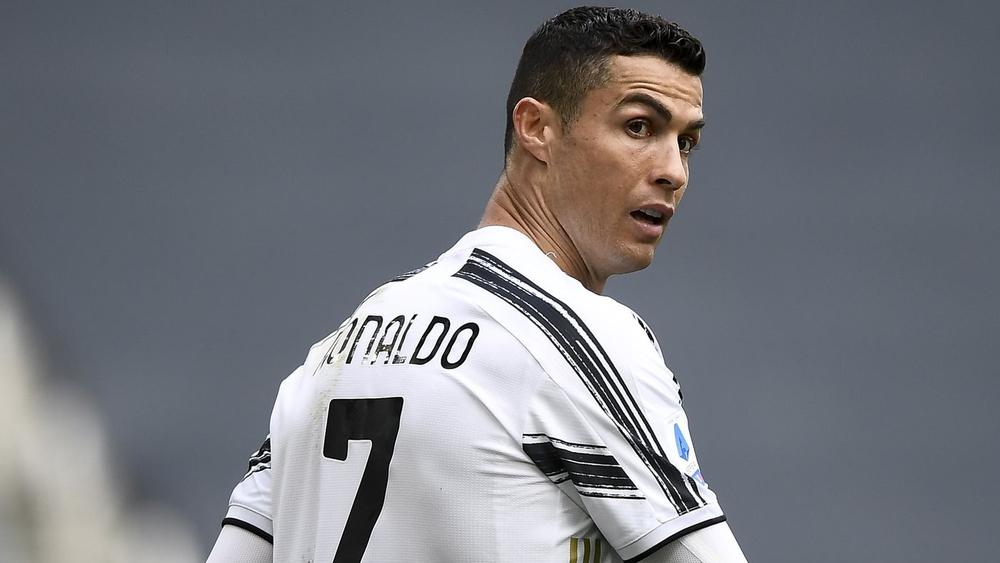 "صحيفة": "كريستيانو رونالدو بدأ التفاوض مع باريس سان جيرمان"