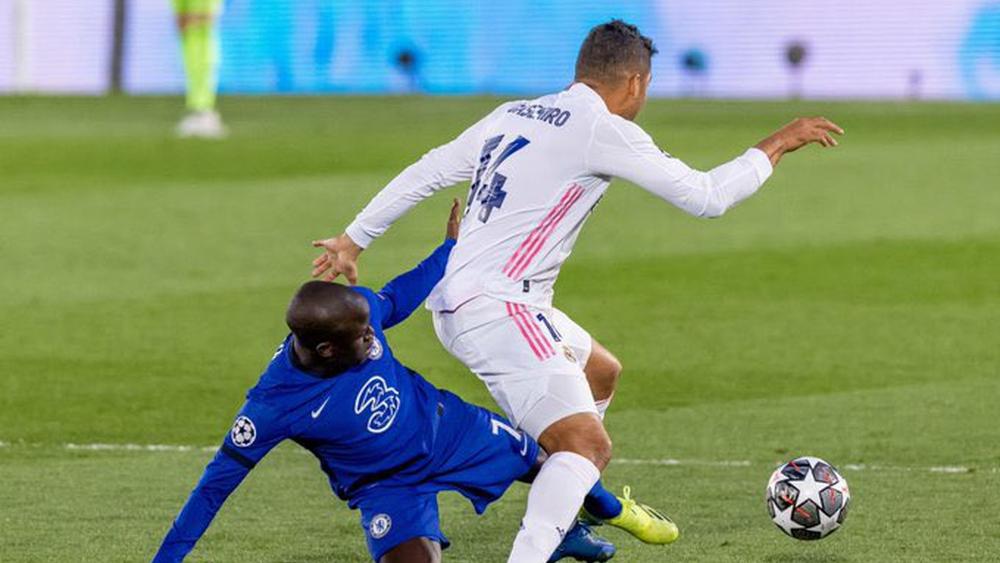 كانتي يُبهر أمام ريال مدريد.. حقّق 6 مراوغات ودخل في 21 نزال ثنائي وفابريغاس يعتبره لاعباً بمفعول لاعبيْن