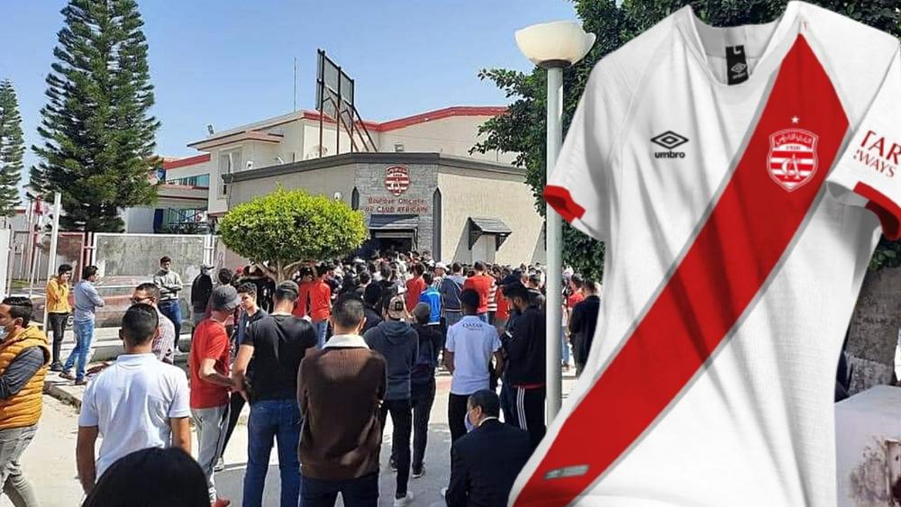 إقبال "كبير" من جماهير النادي الأفريقي التونسي على قميص "المئوية" ومداخيله مخصصة لدعم خزينة الـ"CA"