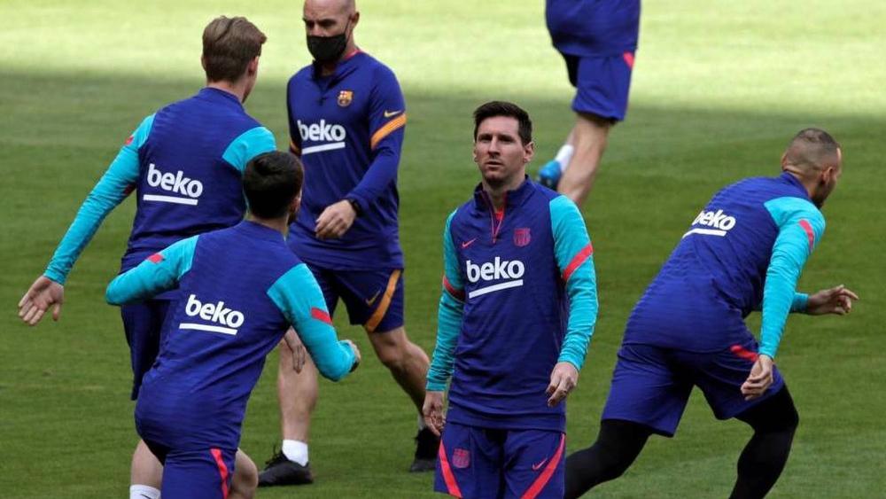 برشلونة يبدأ استعداداته للقاء فالنسيا مباشرةً بعد سقوطه المفاجئ أمام غرناطة