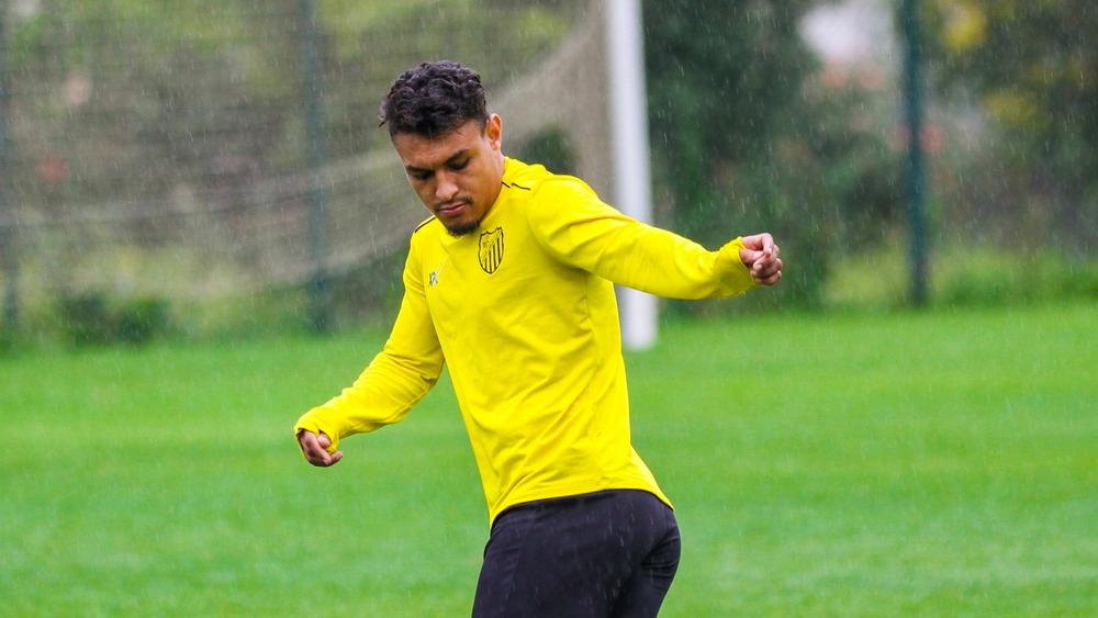 مشاركة أجراي في مواجهة المغرب التطواني "شبه مستبعدة" بسبب عدم تعافيه بشكل تام