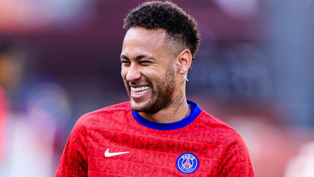 صحيفة "ليكيب": "باريس سان جيرمان سيعلن عن تجديد عقد نيمار غدا السبت لغاية 2026"