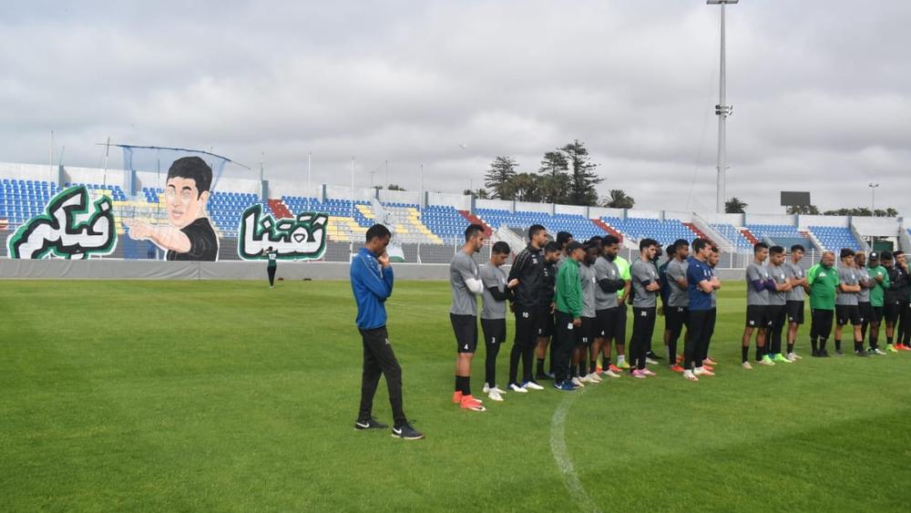 أولترا "Doskallas" تدعم لاعبي الدفاع الجديدي في التداريب بـ"تيفو ثلاثي الأبعاد"