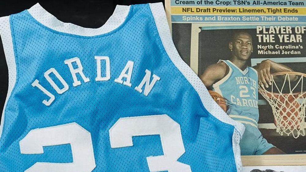 بيع قميص "مايكل جوردان" في مزاد مقابل "1.3 مليون دولار"