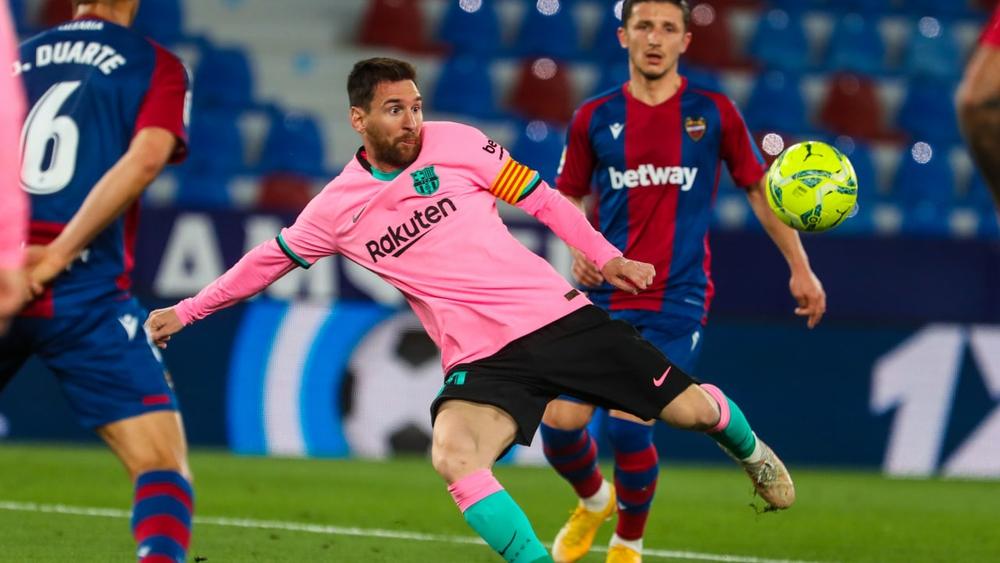 برشلونة "يعقد حظوظه" في التتويج بلقب الدوري الإسباني بتعادله أمام مضيفه ليفانتي