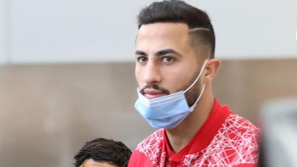 بعثة الوداد تُستقبل بالورود من مسؤولي المولودية لدى وصولها إلى الجزائر