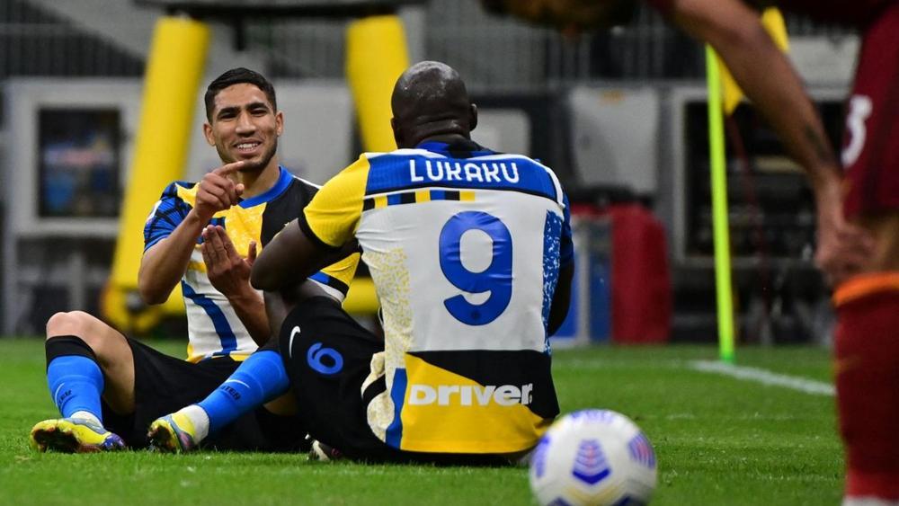 حكيمي يقدِّم "هدية عيد الميلاد مبكرًا" للوكاكو ويؤكد: "إنَّنا نُظهِر لماذا نحن أبطال إيطاليا.. نريد الفوز على يوفنتوس"