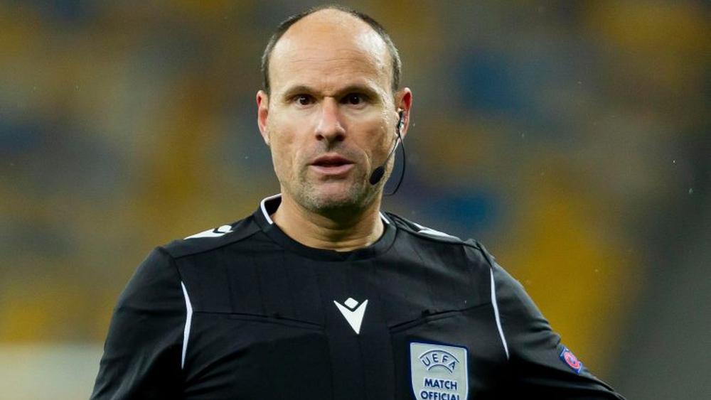 الإسباني لاهوز حكما لنهائي دوري أبطال أوروبا بين مانشستر سيتي وتشيلسي