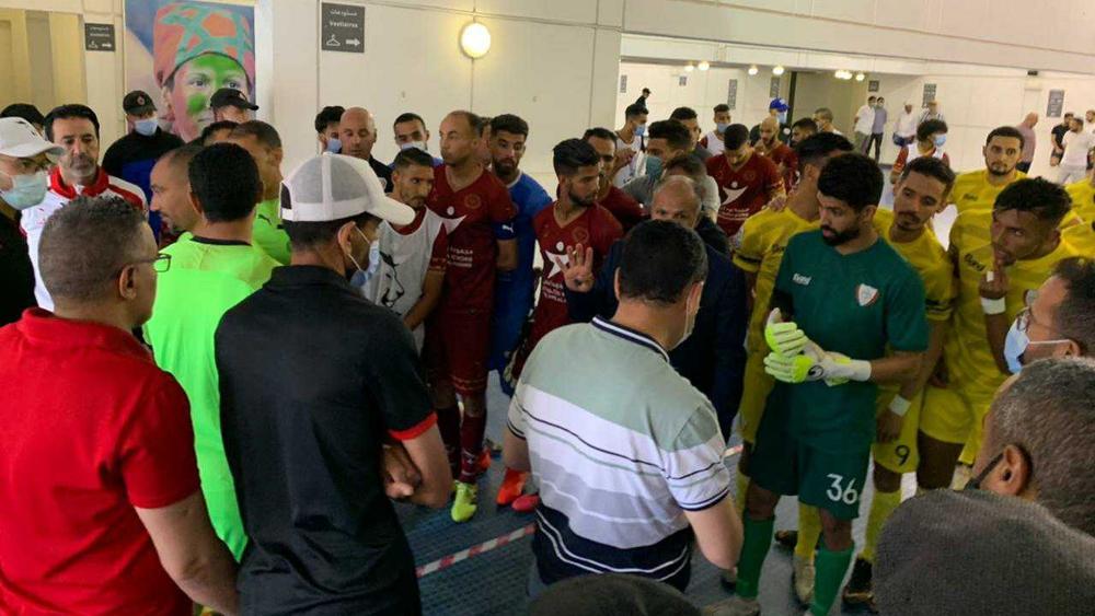 عدم إدلاء مسؤولي اتحاد الخميسات بنتائج المسحة الطبية قبل مباراة ك. المراكشي وحجج الفريق تثير "الشكوك"