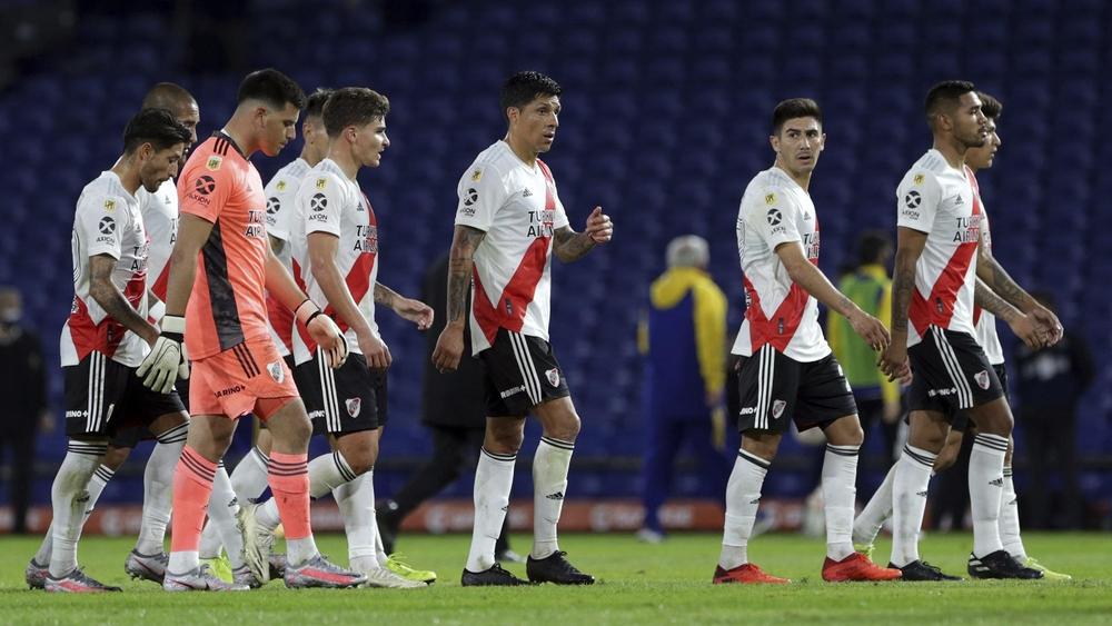 في واقعة "غريبة".. ريفر بليت يدفع بلاعب في حراسة المرمى بـ"كوبا ليبرتادوريس" بعد إصابة جميع حراسه بـ"كورونا"