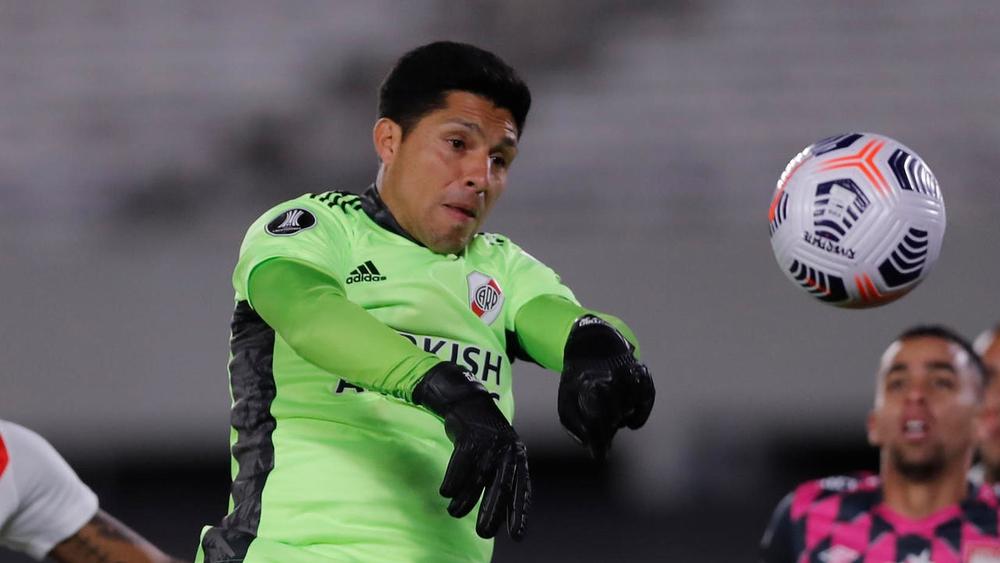 لاعب ريفر بليت "الحارس" إنزو بيريز قام بـ 4 تصديات في مباراة "سانتا في".. أكثر من أي حارس آخر في الفريق الأرجنتيني بكوبا ليبرتادوريس