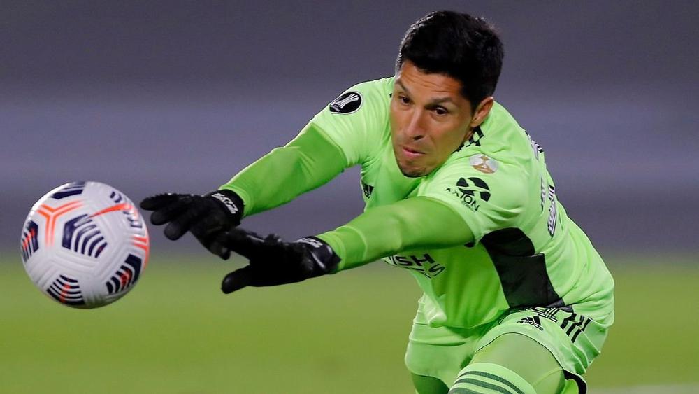 لاعب ريفر بليت إنزو بيريز الذي تحوّل إلى حارس: "عندما سأل المدرب من يريد حراسة المرمى رفعت يدي.. لم أستمتع بالمباراة ولم أشعر بالسعادة إلا بعد صافرة النهاية"