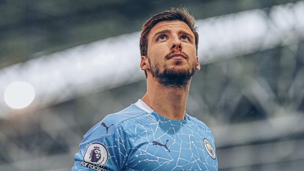 روبن دياز أفضل لاعب في الدوري الإنجليزي.. أول مدافع يفوز بالجائزة منذ 32 عاما