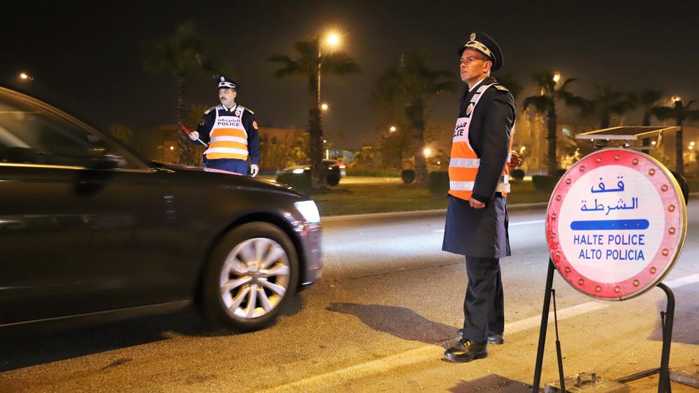 الحكومة تقرر إغلاق المحلات التجارية والمطاعم والمقاهي وحظر التنقل الليلي على الصعيد الوطني من الساعة 23:00 إلى الساعة 04:30 ابتداءً من غد الجمعة