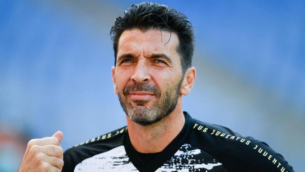 نادي بلينينسيش يقدم عرضاً للتعاقد مع بوفون (43 عاما) مقابل "فطائر" و "تذاكر" تسمح له بزيارة المرافق السياحية بالبرتغال