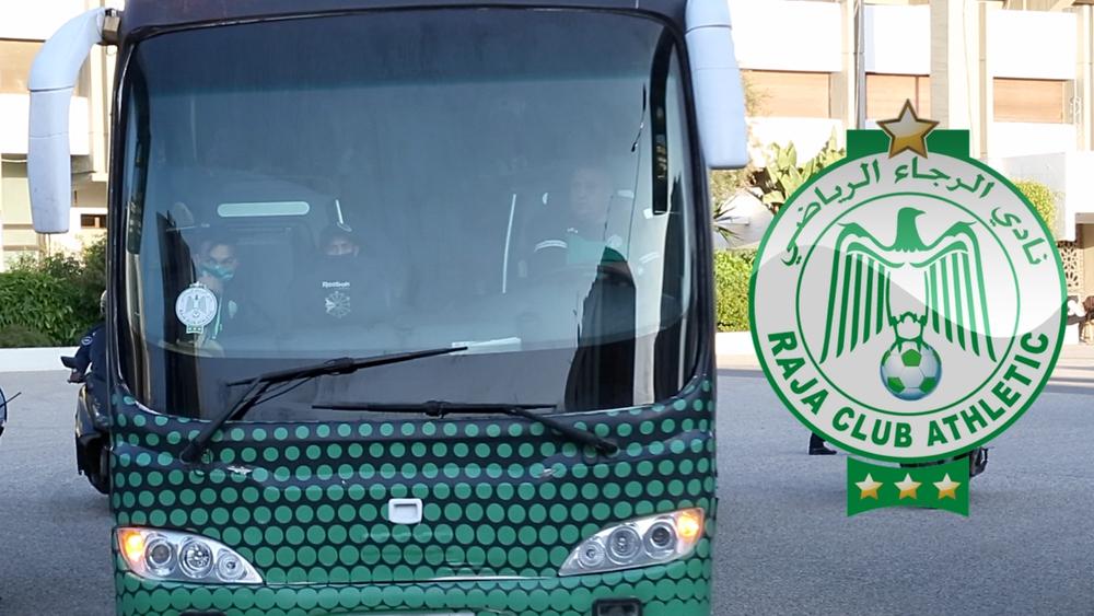 وسط إجراءَات احترازية مشددة.. لاعبو الرجاء يتوجهون بشكل مباشر للحافلة دون الإدلاء بأي تصريحات بعد مواجهة "بيراتس"