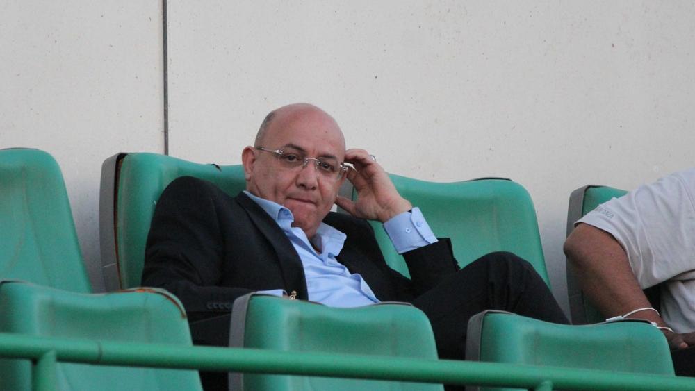 في خطوة مفاجئة.. الصفحة الرسمية لـ"الطاس" تسخر من رئيسها المنفلوطي بعد الخسارة بثلاثية أمام أ.الدشيرة!