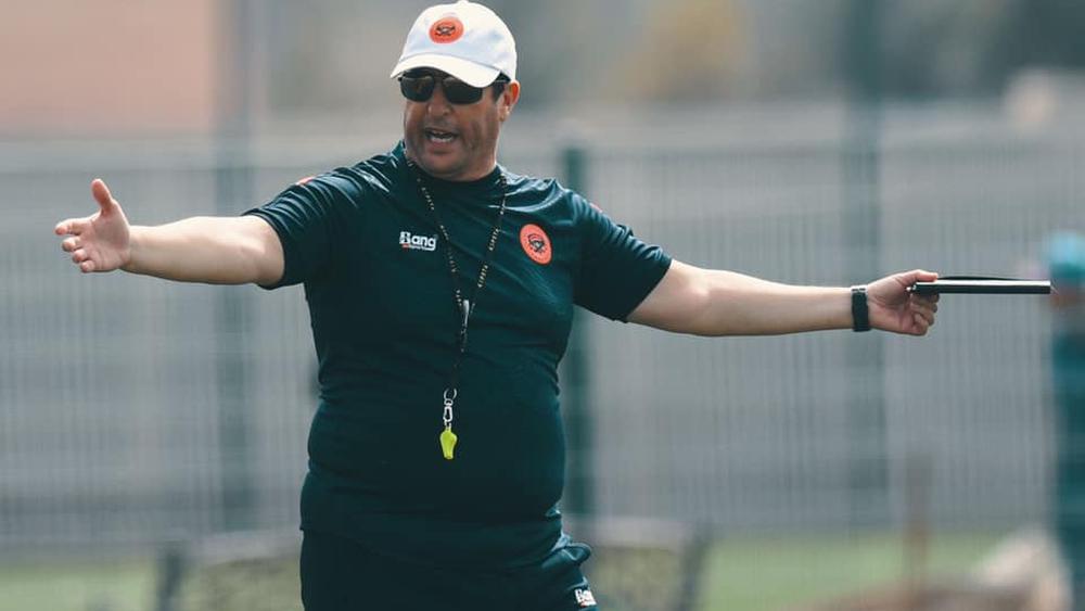 بنعلي: "صحيح أن الأهلي يتفوق على الورق لكن الميدان هو الفيصل.. لو كنا خائفين منهم لبقينا في المغرب بدل الحضور للدوحة"