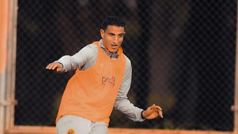 عزيز: "أقدام اللاعبين هي من ستحدد نتيجة السوبر.. نهضة بركان ستكون ندا قويا للأهلي"