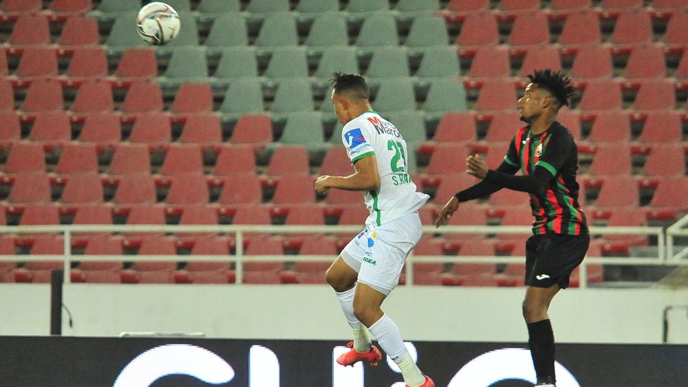 بنرقية حكما لمباراة الرجاء والجيش وزوراق يقود اصطدام الفتح والوداد.. تعيينات حكام الجولة الـ21